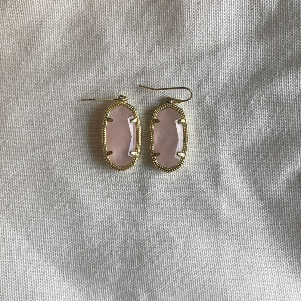 KENDRA SCOTT ROSE QUARTS EARRINGS